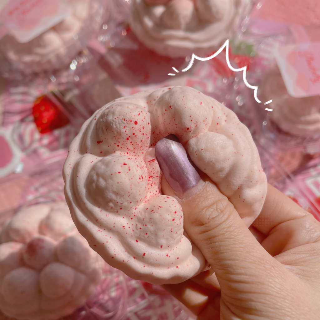 0006.ストレス解消おもちゃ しっとり柔らか 仿真いちごケーキ スクイーズ 指に吸いつく ぷにぷに 触感